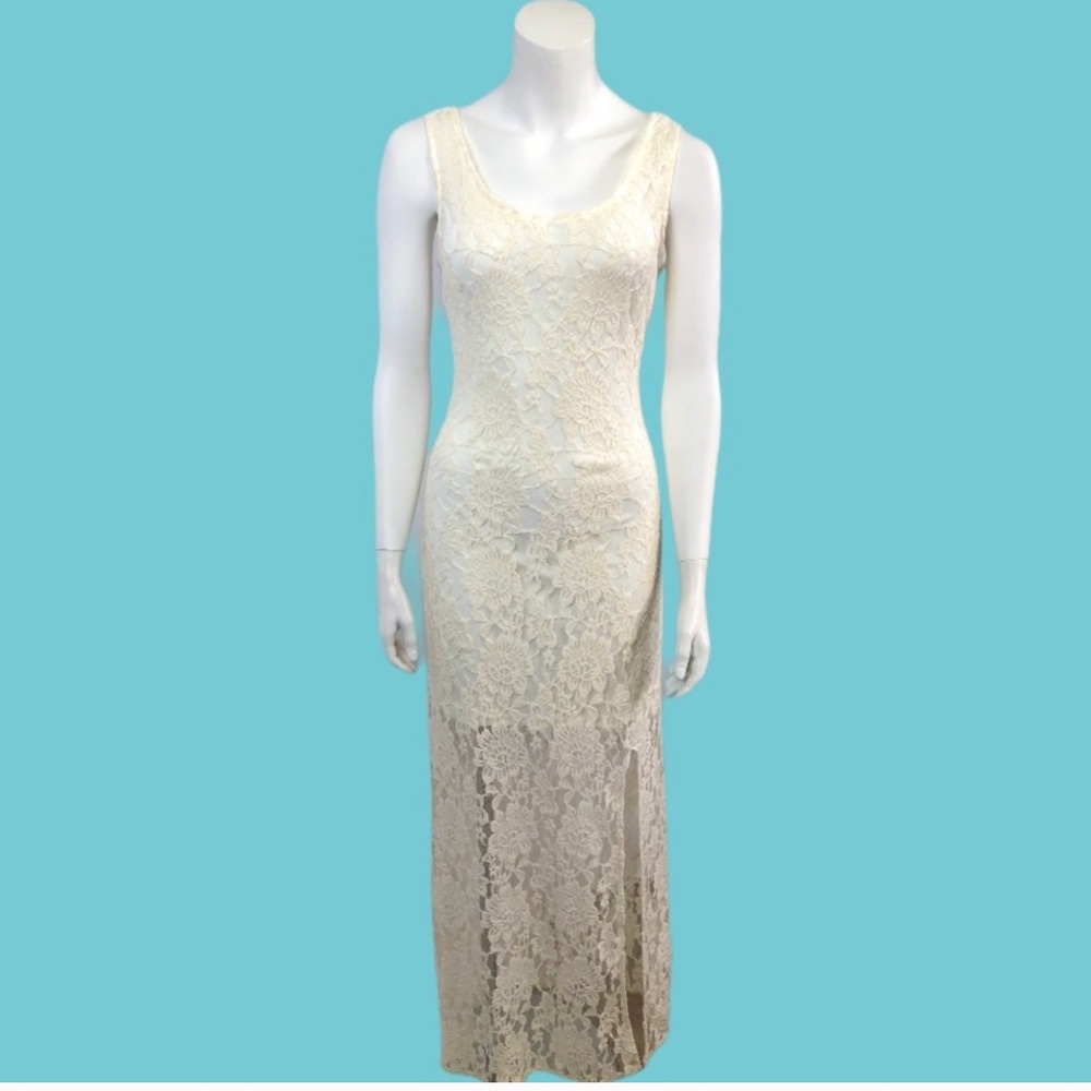 WHITE LACE MAXI DRESS - Picture 2 of 11